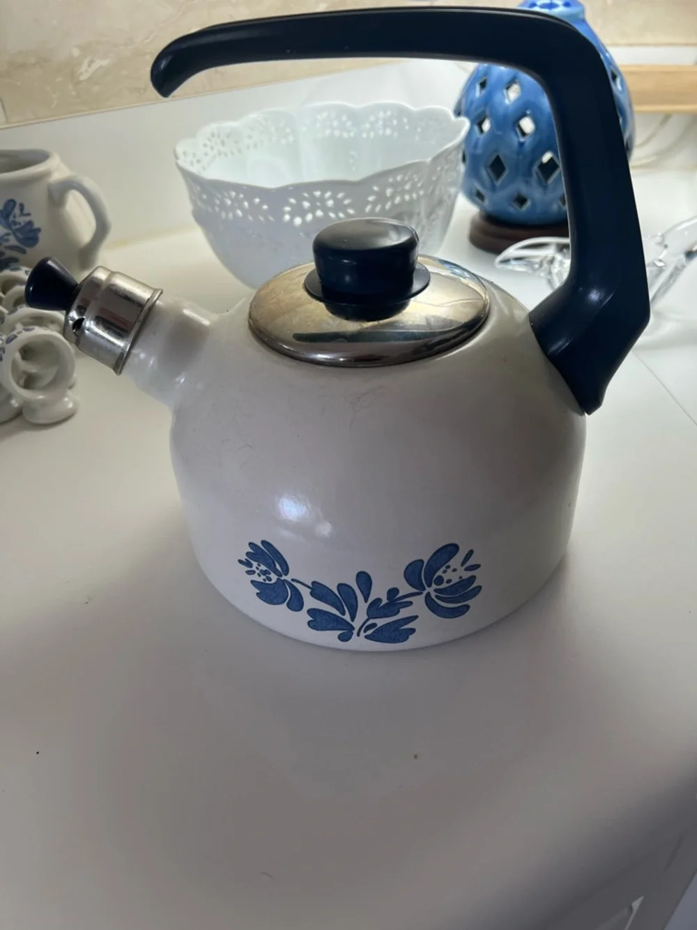 Pfaltzgraff Yorktowne  Blue Floral Whistling Tea Kettle with Blue Handle
